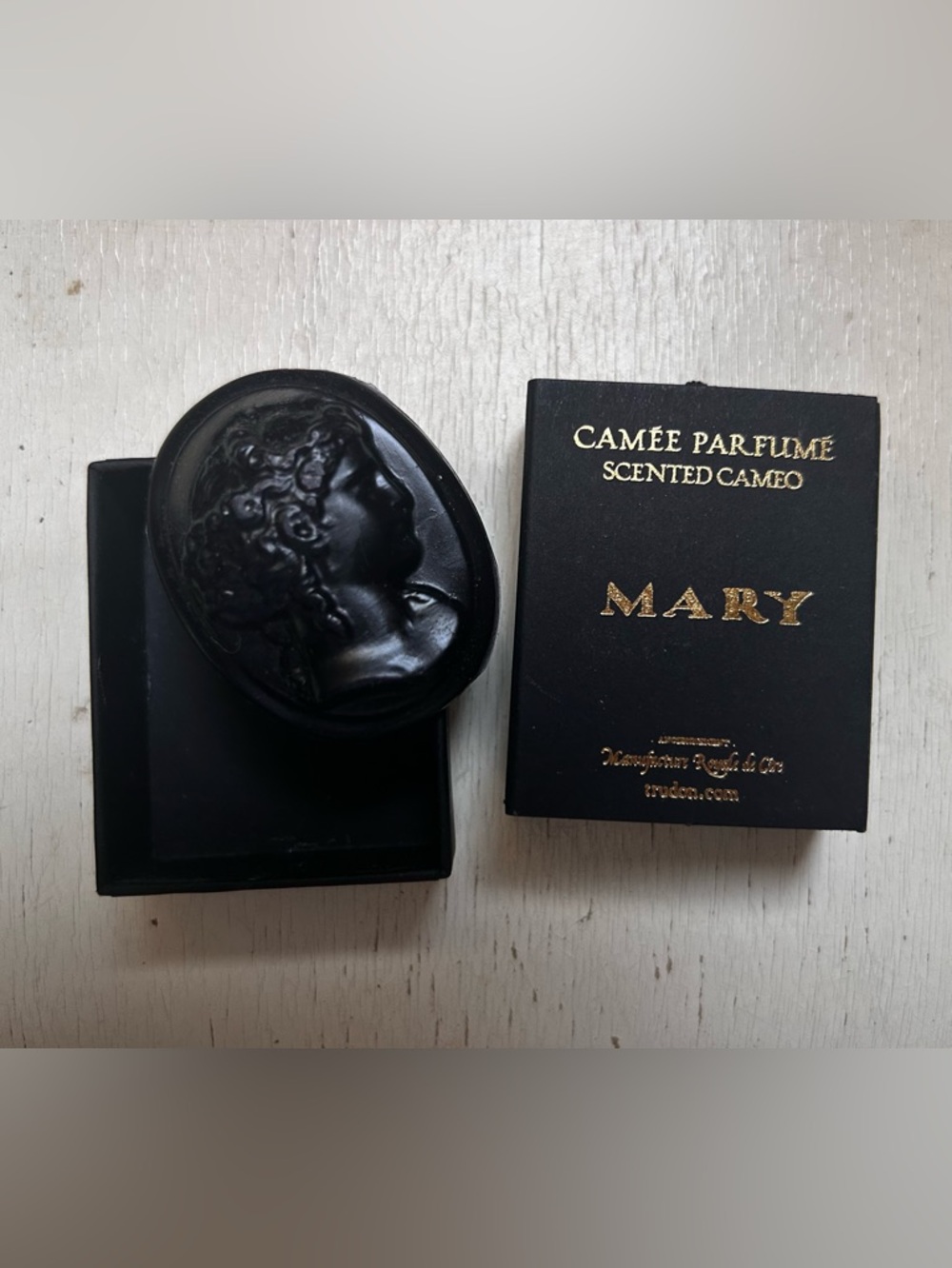 Trudon MARY cameo.